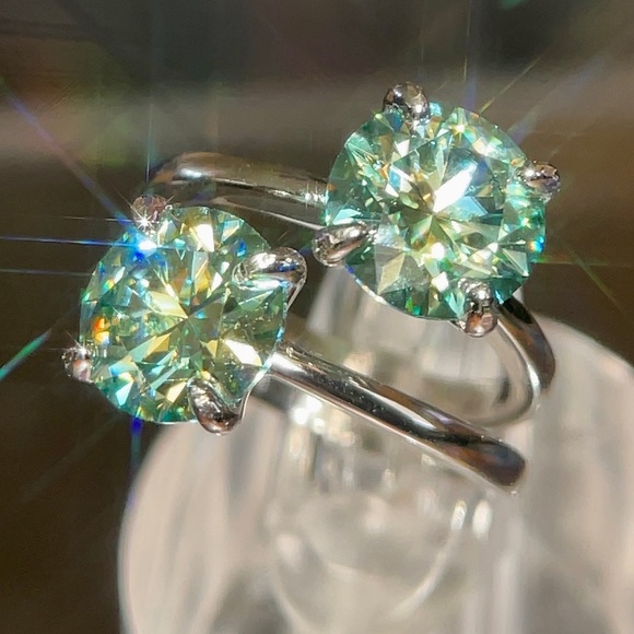 2ct VVS1 Sea Green Moissanite Solitare Ring - Picture 8 of 10